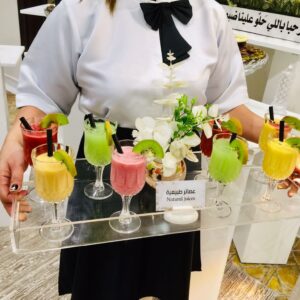 خدمة شاي وقهوة وعصير